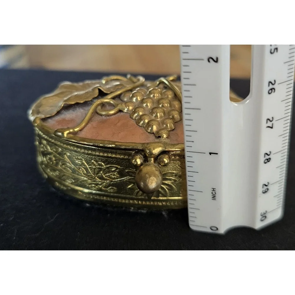 VTG Gold/copper Lunacy Trinket Box clam shell grapes leaves  Collectible Metal
